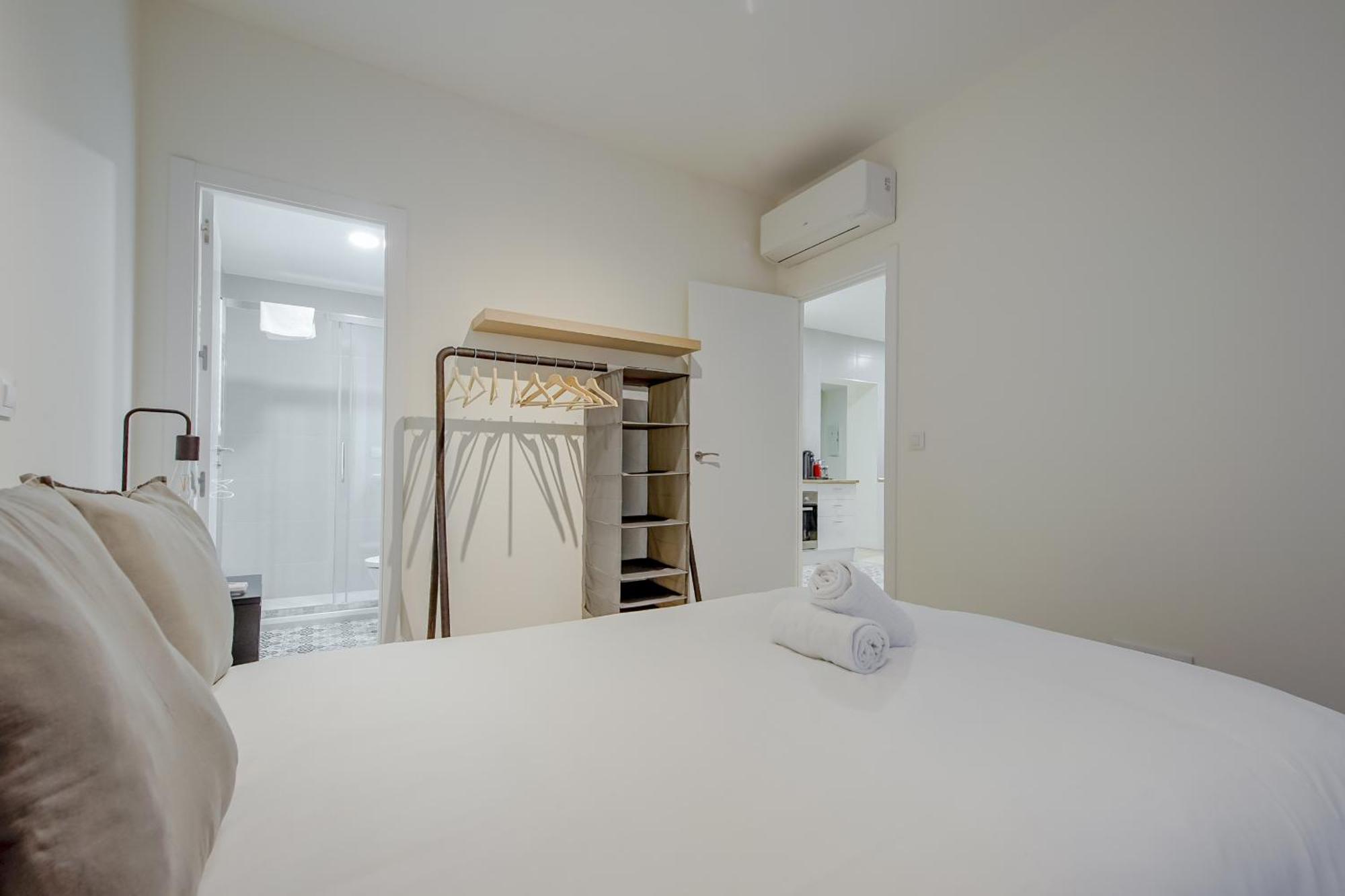 Cozy&New Apartment Para 6Pax En La Plaza De Tirso - Madrid E1 Kültér fotó