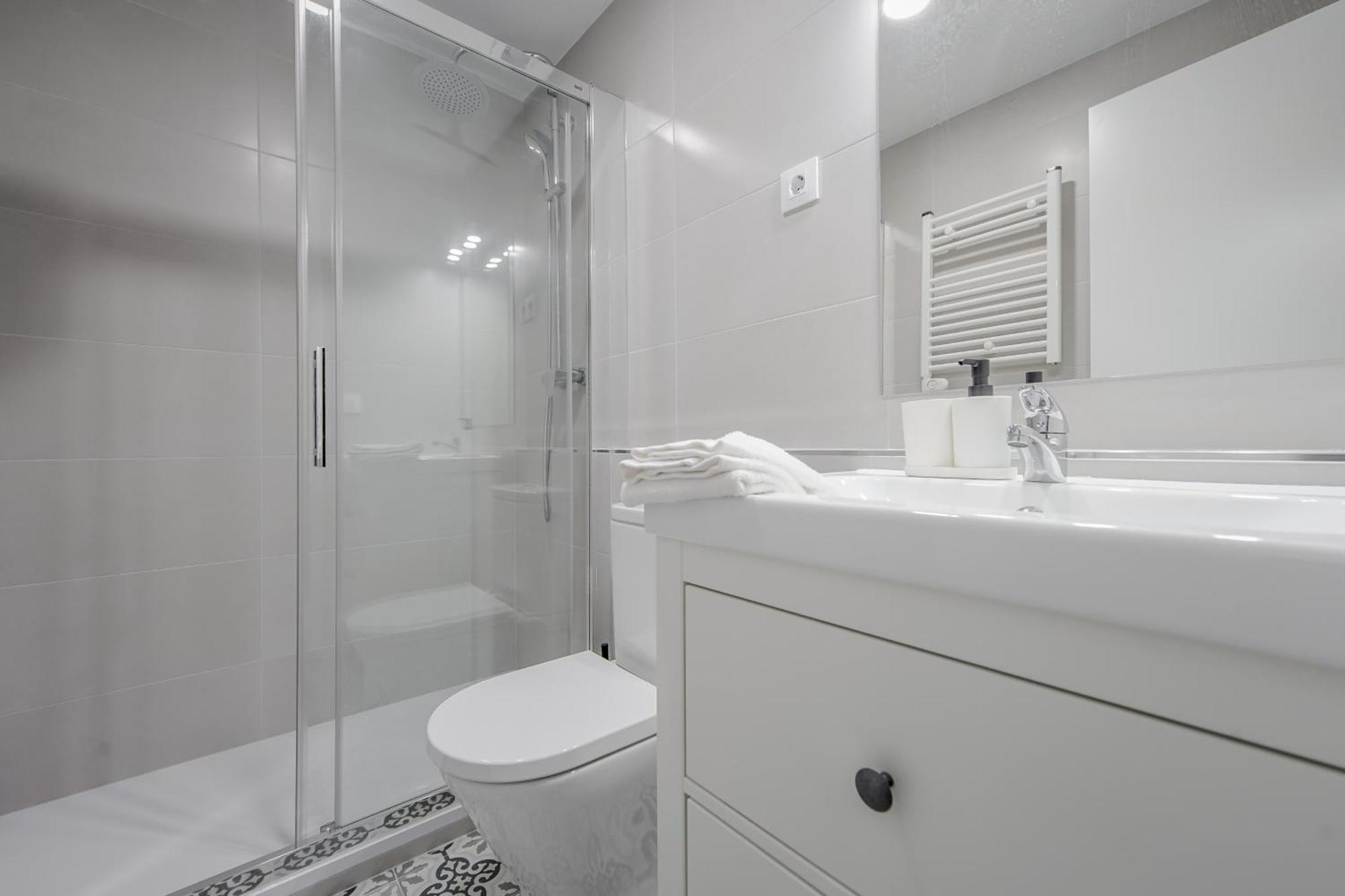 Cozy&New Apartment Para 6Pax En La Plaza De Tirso - Madrid E1 Kültér fotó