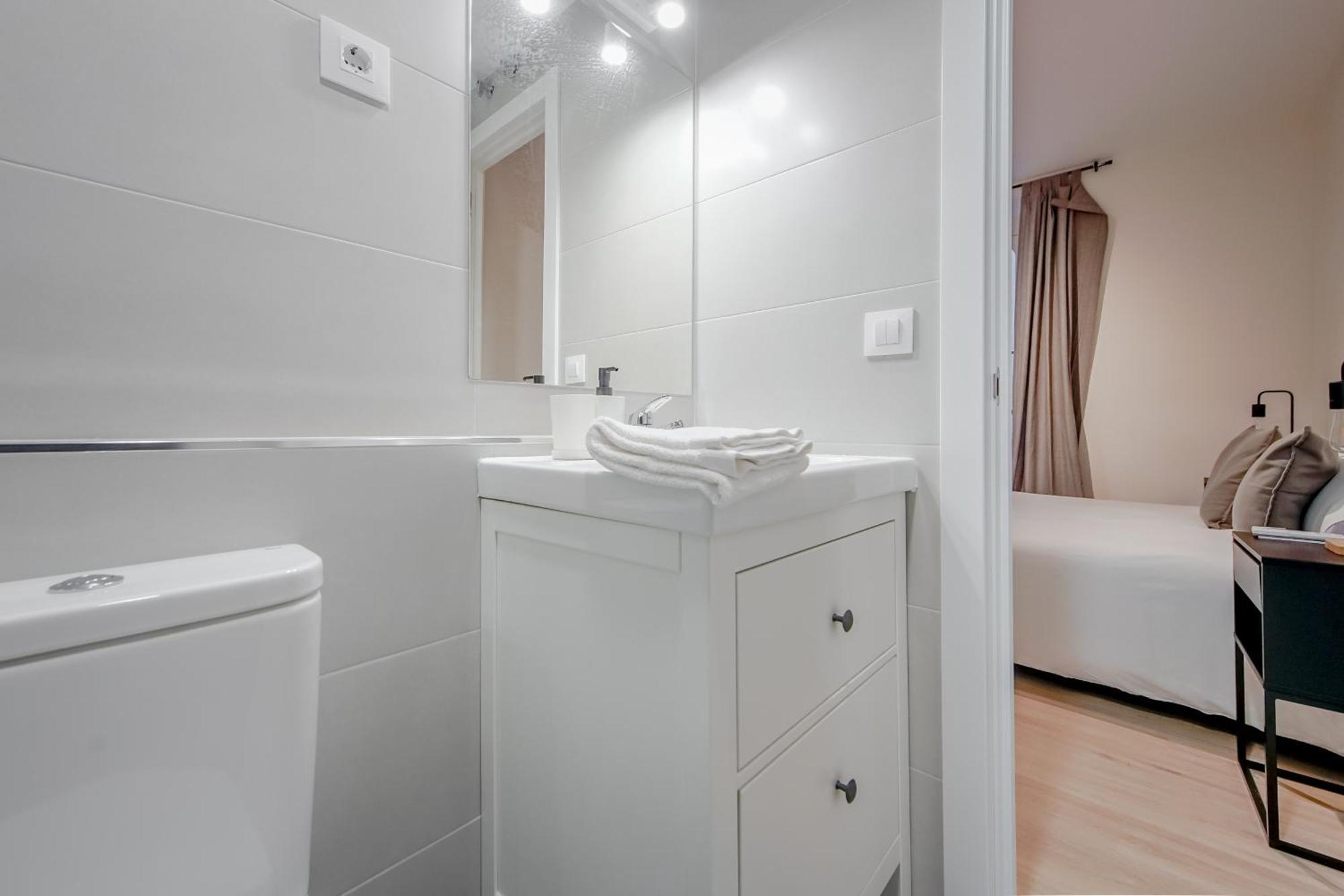 Cozy&New Apartment Para 6Pax En La Plaza De Tirso - Madrid E1 Kültér fotó