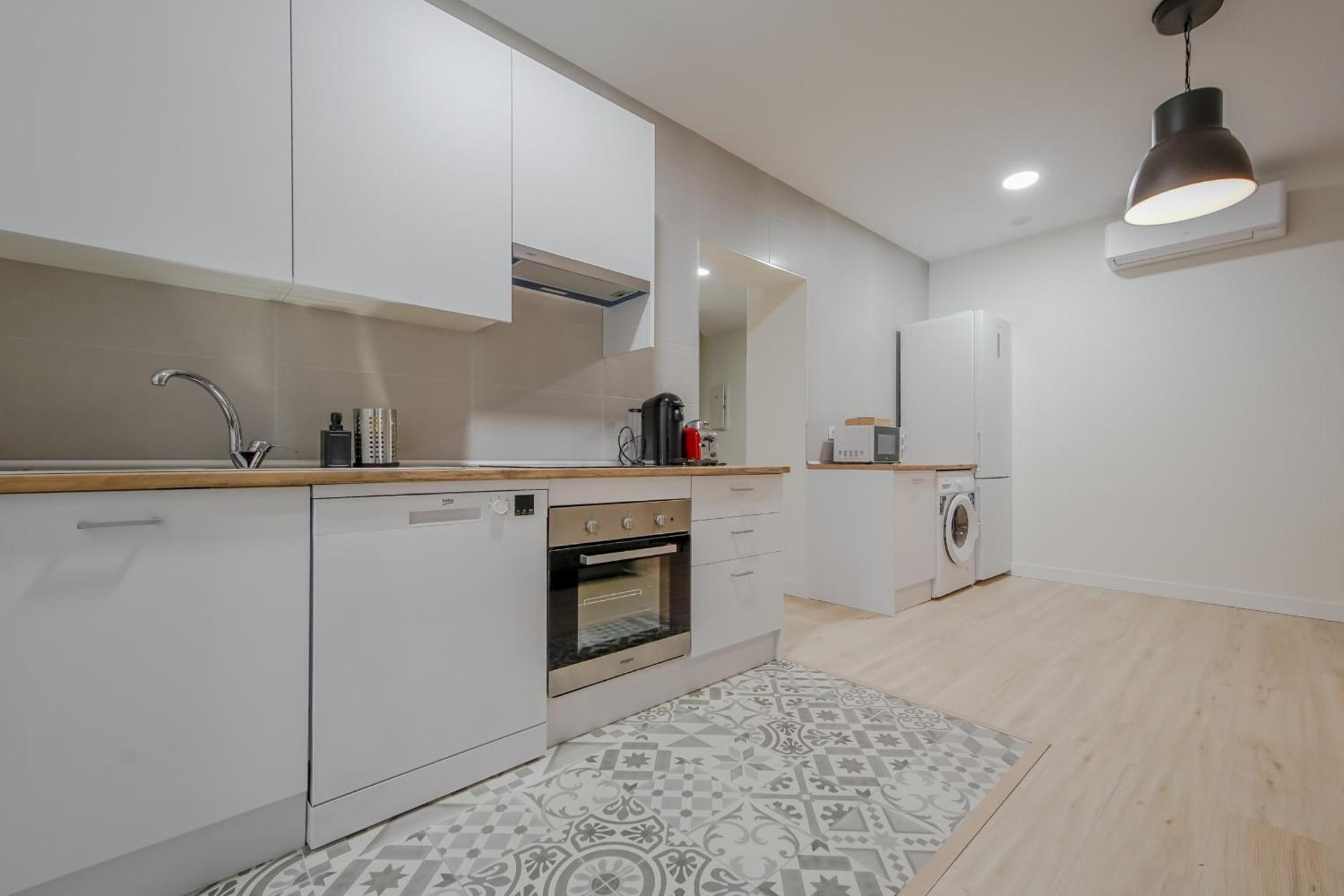 Cozy&New Apartment Para 6Pax En La Plaza De Tirso - Madrid E1 Kültér fotó
