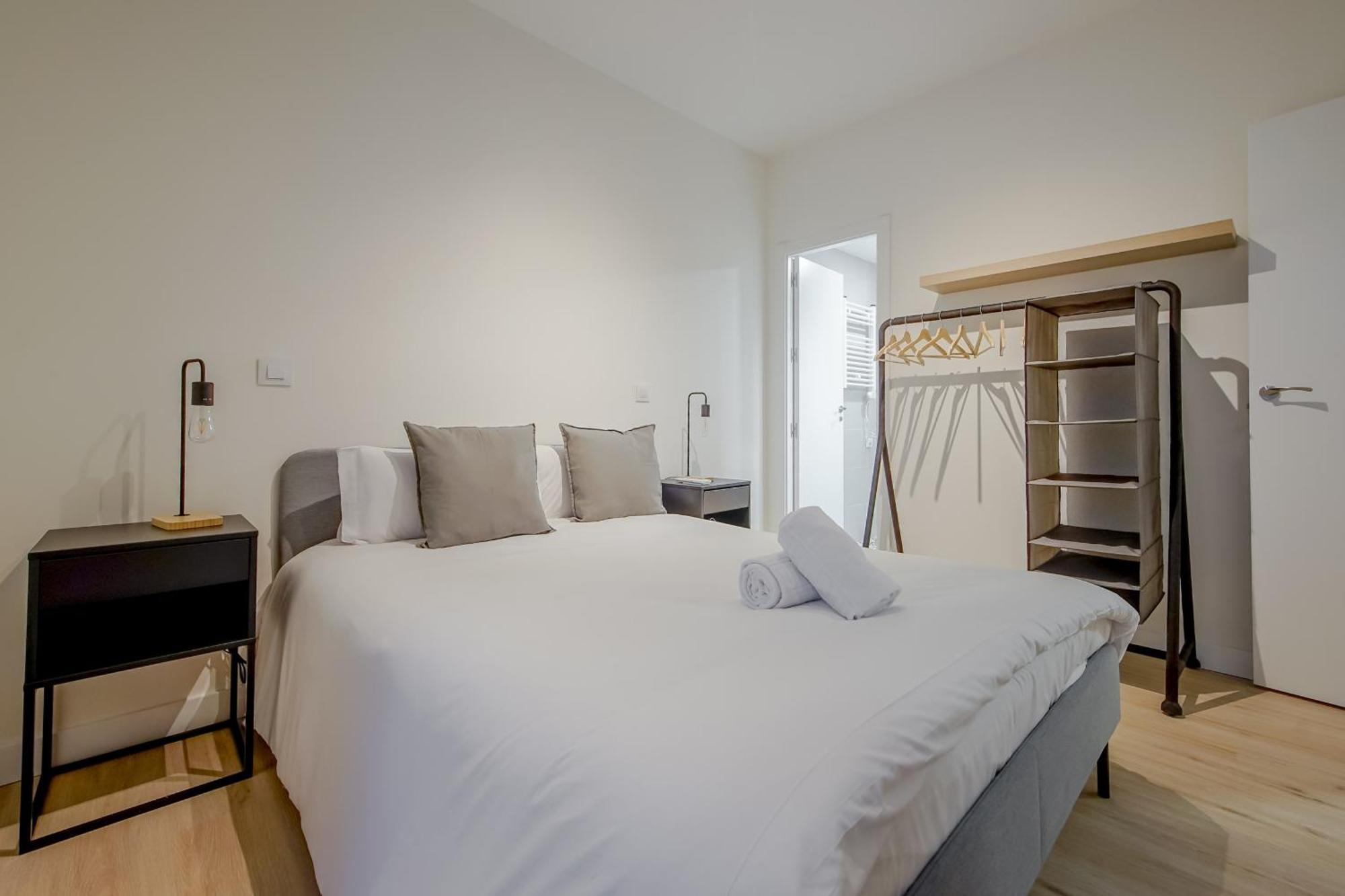 Cozy&New Apartment Para 6Pax En La Plaza De Tirso - Madrid E1 Kültér fotó